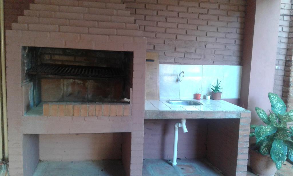 La Casa De Pedro Hostel Энкарнасьон Экстерьер фото