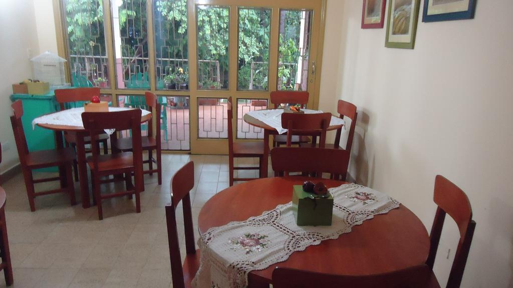 La Casa De Pedro Hostel Энкарнасьон Экстерьер фото